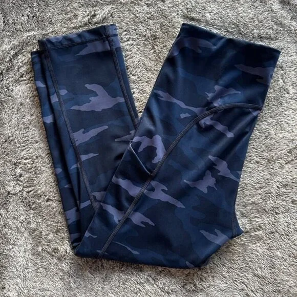 Athleta Ultimate Stash Pocket Camo Capri Sz S - Picture 2 of 8
